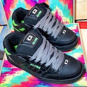 MEN'S GLOBE SHOES SIZE 9 MENS SKATE SHOES GLOBE TILT SHOE - POISON GREEN